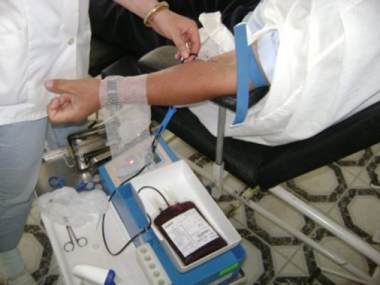 Centrul de Transfuzii se luptă cu Ministerul Sănătăţii pentru deblocarea posturilor